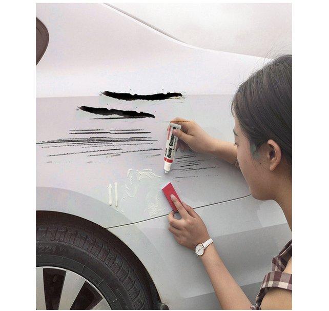 Proizvod za uklanjanje tragova sa laka automobila.