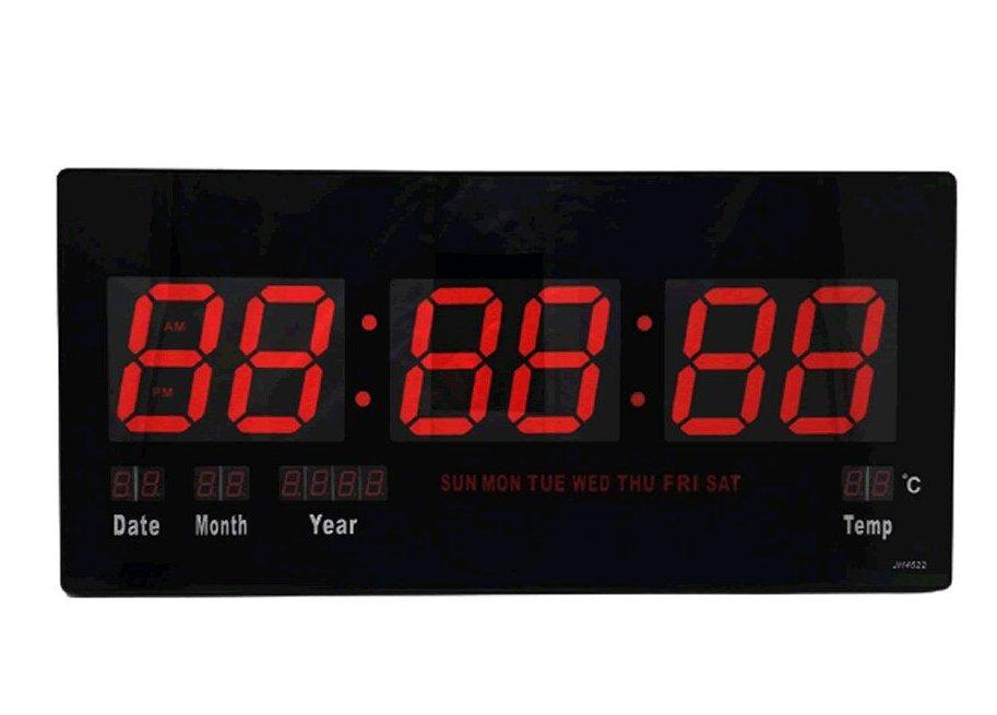Zidni digitalni sat sa velikim LED brojkama na prednjem displeju.