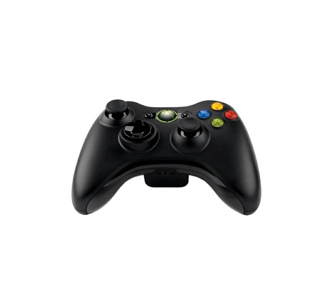 Džojstik za igranje na Xbox 360 sa ergonomskim dizajnom.