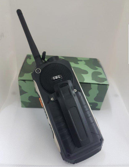 Mobilni telefon J10 sa funkcijama poziva i kamere.