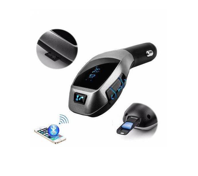 Auto transmiter sa USB portom koji se može koristiti za punjenje uređaja.