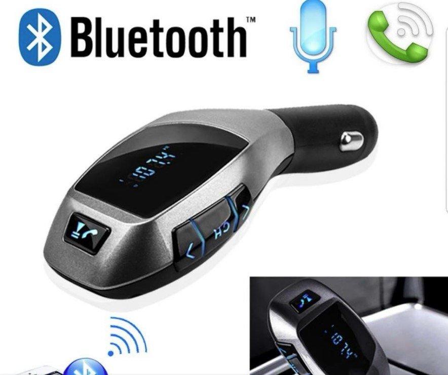 FM transmiter X6 za povezivanje telefona sa auto-radijom.
