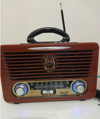 Retro radio M-115 BT predstavljen kao proizvod.