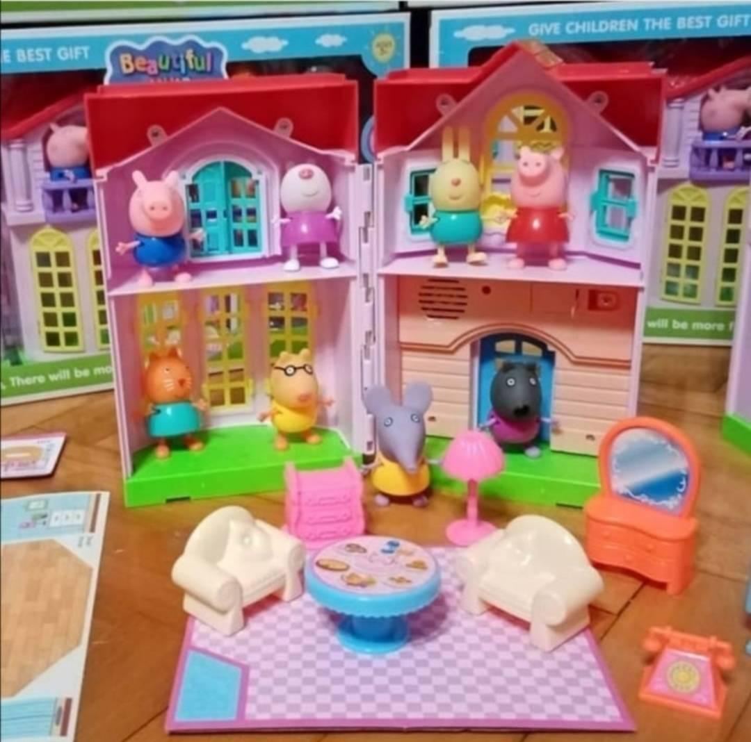 Set Pepa Prase koji obuhvata kućicu i osam igračaka.