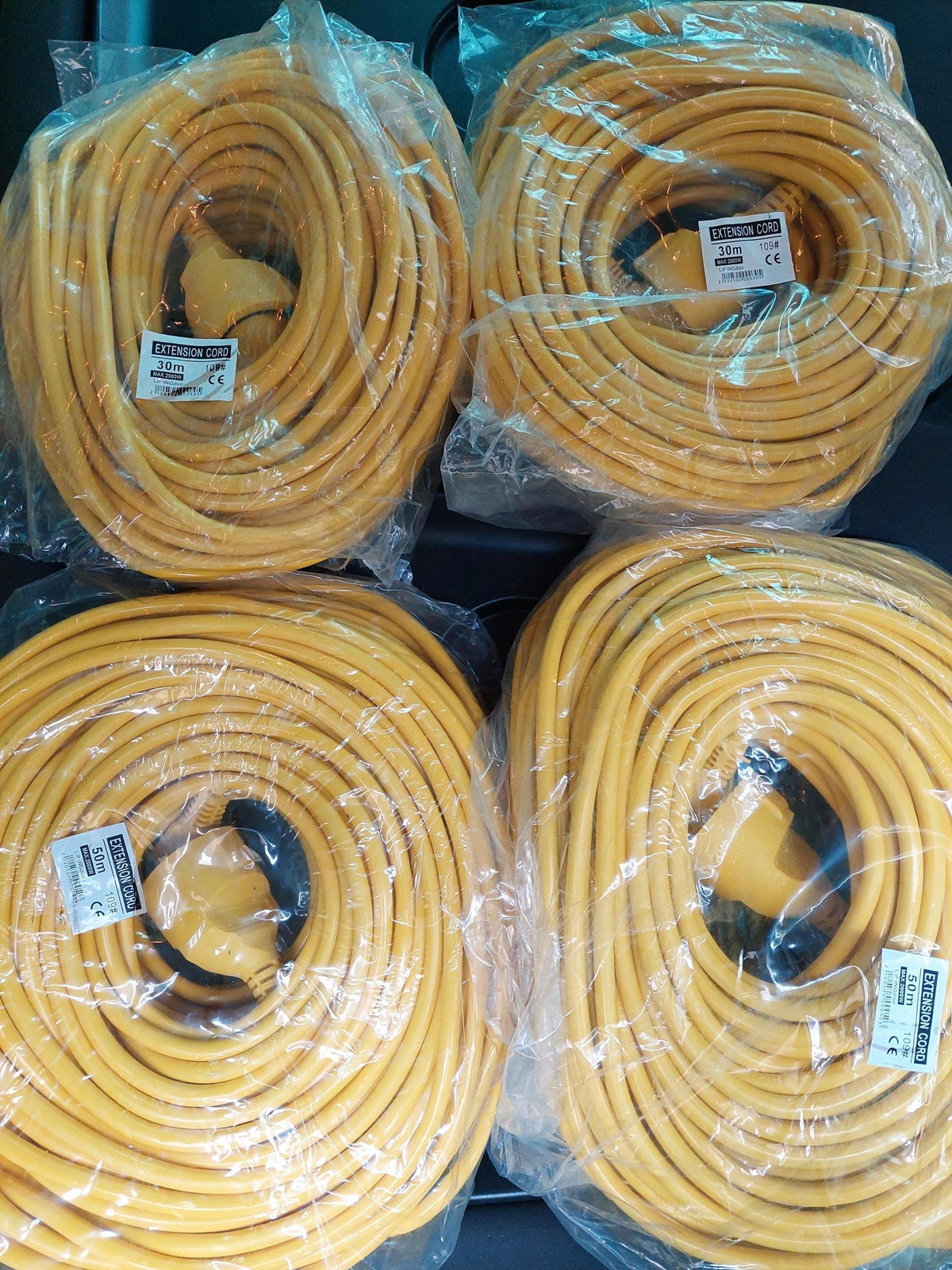 Savitljivi žuti kabl sa plastičnom izolacijom i provodnicima preseka 3 × 1,5 mm².