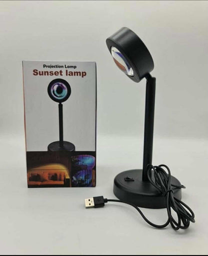 LED lampa na stalku sa glavom koja se rotira za 180 stepeni.