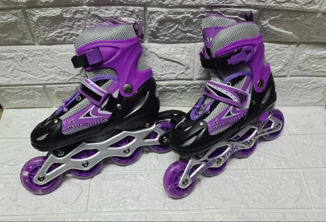 Roler sa silikonskim točkovima i podešavanjem veličine.