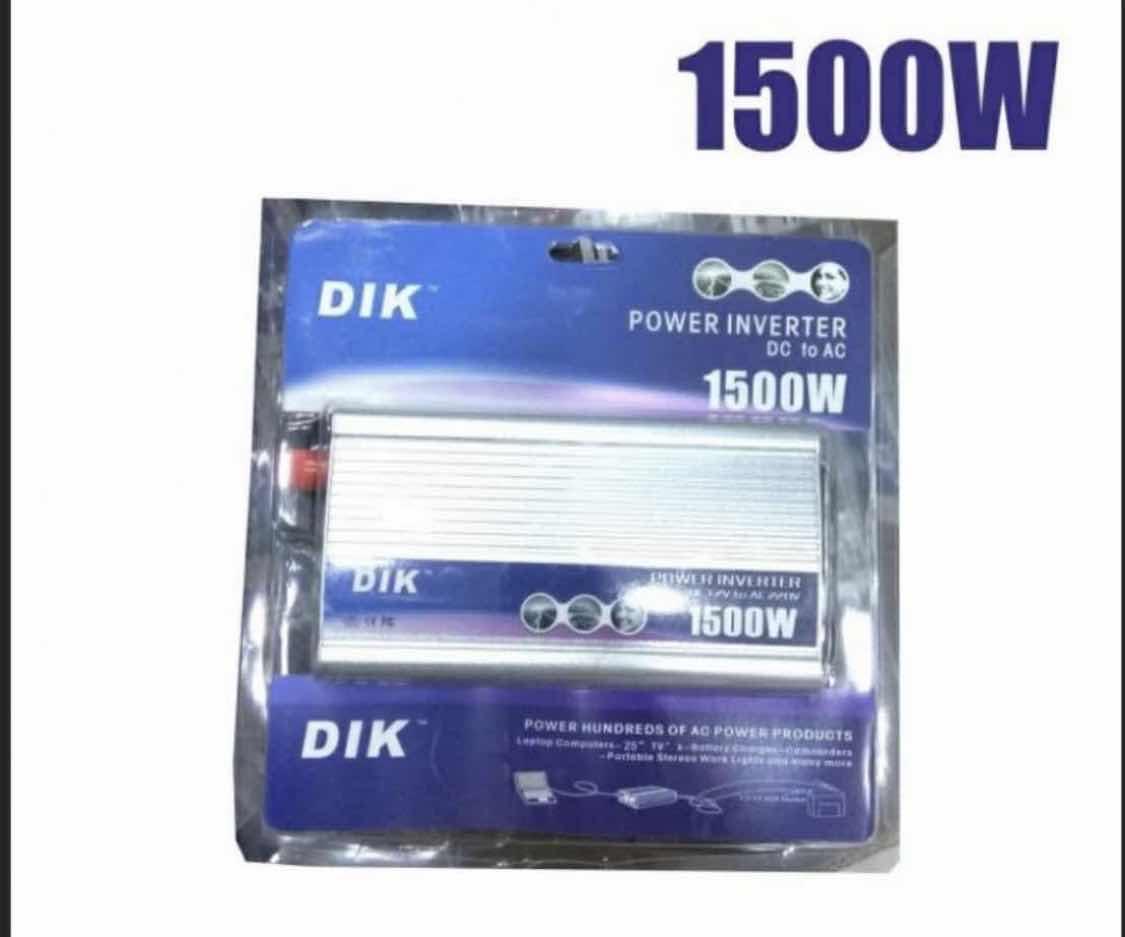 Pretvarač napona za prelazak sa 12 V na 220 V, izlazne snage 1500 W.