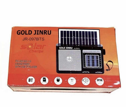 Radio plejer sa solarnim panelom za dopunu baterije.
