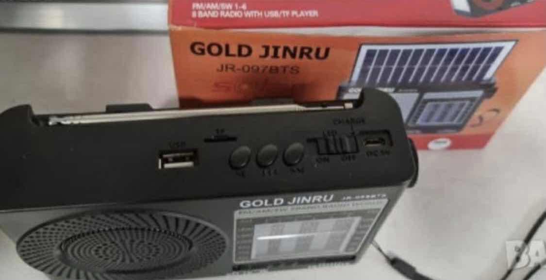 Prenosivi radio sa prijemom na AM, FM i SV opsezima.