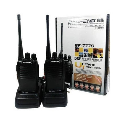Dve crne radio-stanice BF-777S iz kompleta.