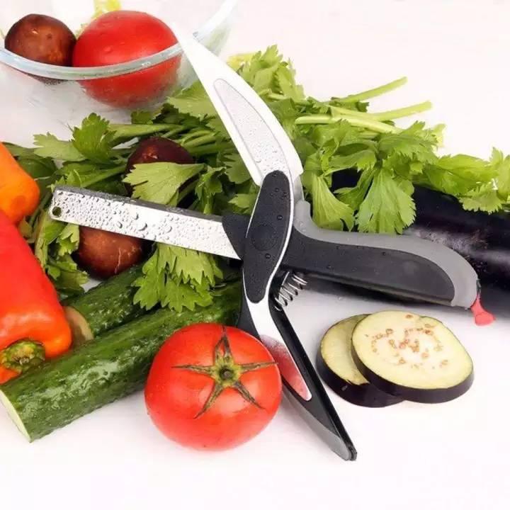 Ergonomski držač kuhinjskih makaza za lakše prijanjanje uz ruku.