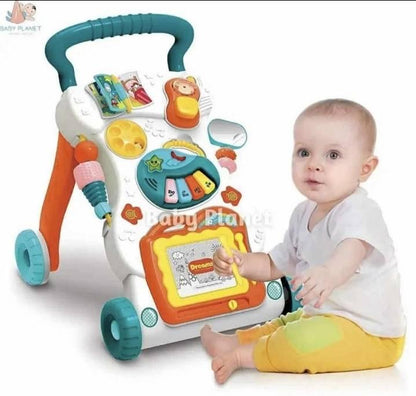 Guralica za bebe sa dodacima za igru i kretanje.