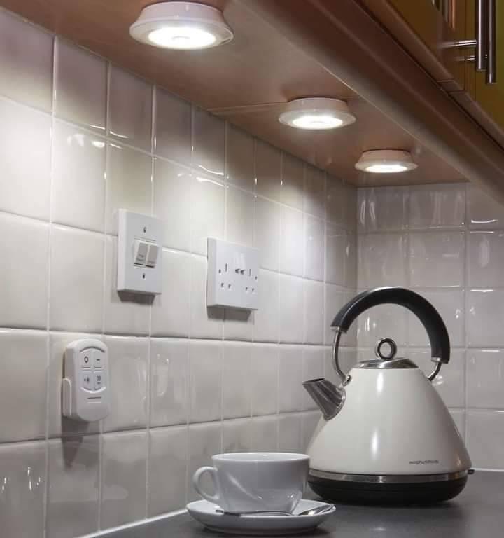 Bežične lampe kojima se upravlja daljinskim upravljačem.