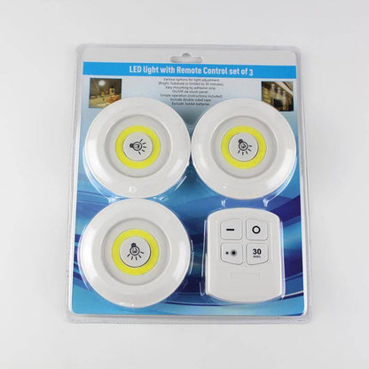 LED lampa koja radi na tri AAA baterije, koje nisu uključene.