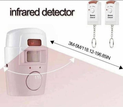 Bežični alarm sa senzorom i pripadajućim daljinskim upravljačima.
