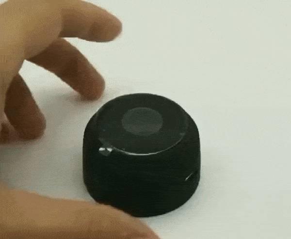 Kamera za nadzor sa dvosmernom audio komunikacijom.