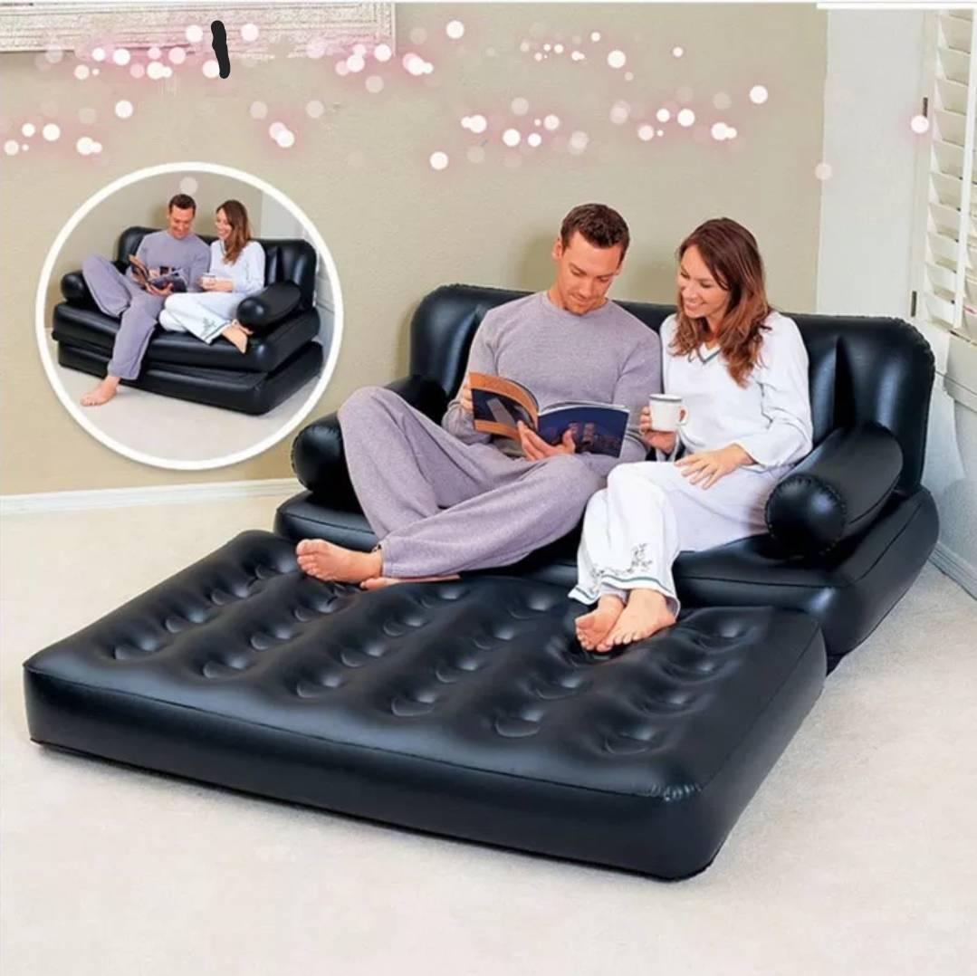 Sofa na naduvavanje namenjena za sedenje.