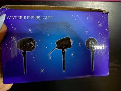 Laser projektor radi preko USB kabla i stvara beli svetlosni efekat.