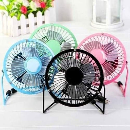 Mini ventilator prikazan kao praktičan uređaj za radni sto.