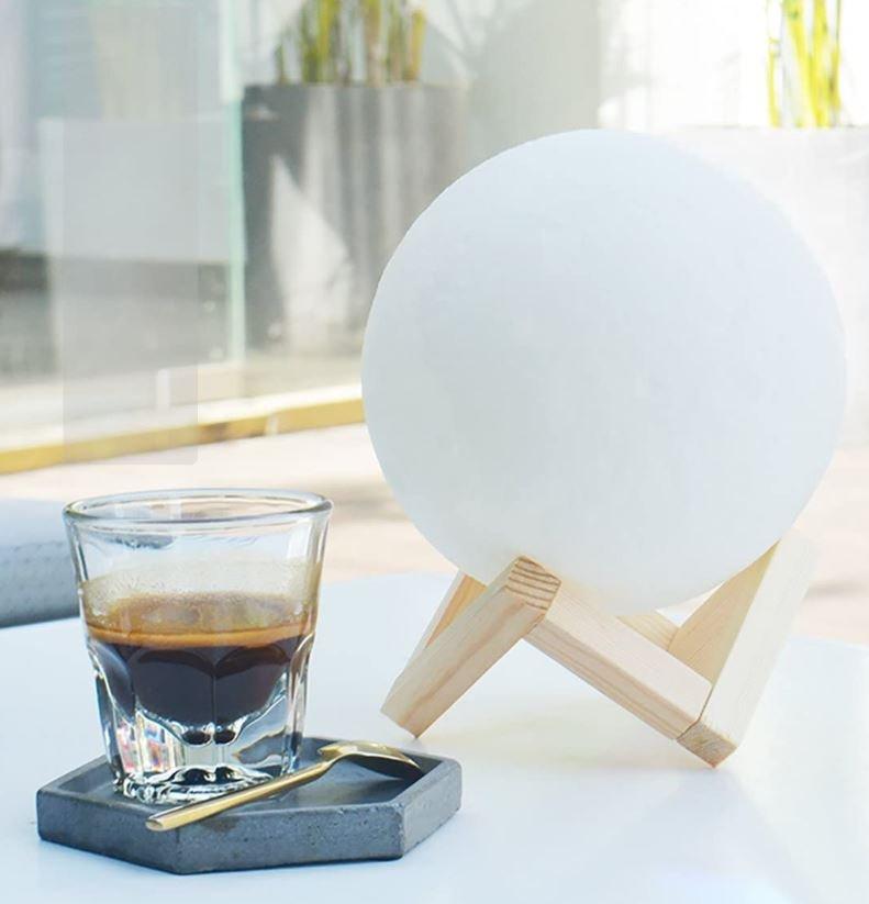 3D Mesec lampa sa magnetnim postoljem.