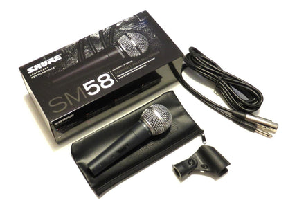 Žičani mikrofon SM 58 prikazan kao replika modela Shure SM58.