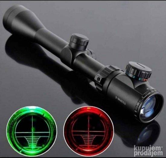 Optički nišan EG sa oznakom uvećanja 3–9x40 prikazan na slici.