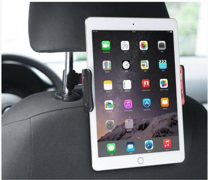 Držač za telefon ili tablet namenjen postavljanju uz naslon za glavu u automobilu.