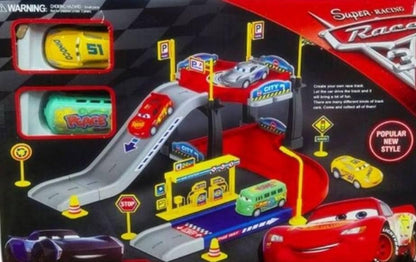 Igračka za trkanje sa motivom Munje Mekvina iz filma Cars 3.