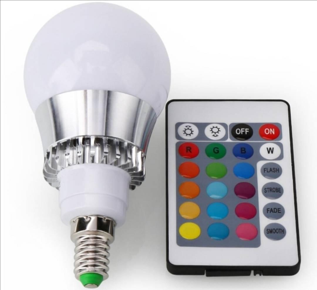 RGB LED sijalica prikazana je kao izvor svetla.