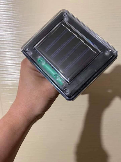 Baštenski rasterivač štetočina koji radi automatski.
