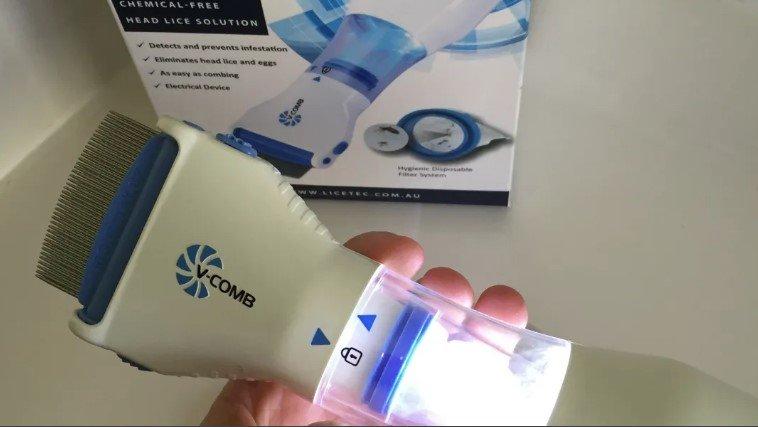 Električni češalj koji tokom češljanja zadržava pokupljeni sadržaj u filteru.
