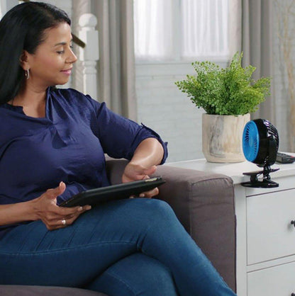 Štipaljka na Go Fan ventilatoru omogućava pričvršćivanje i ostavlja ruke slobodnim.