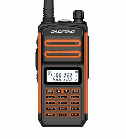 BF-S5 Plus radiostanica sa frekvencijskim opsezima 136–174 MHz i 400–520 MHz.
