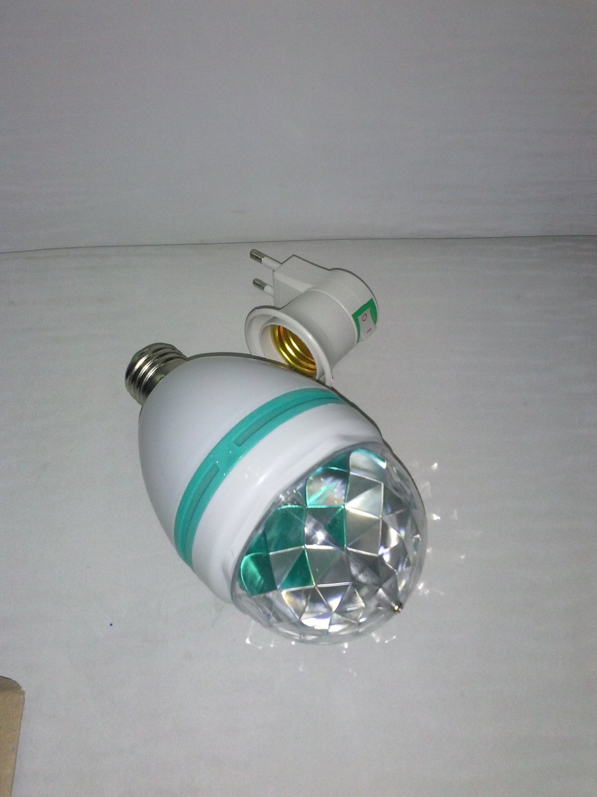 Rotirajuća RGB LED sijalica sa E27 grlom.