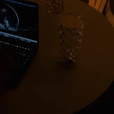 LED lampa prikazana sa jednom od više dostupnih nijansi svetla.