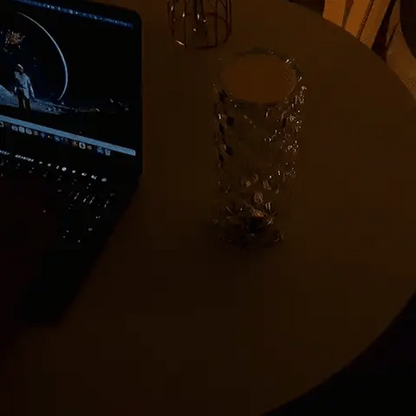 LED lampa prikazana sa jednom od više dostupnih nijansi svetla.