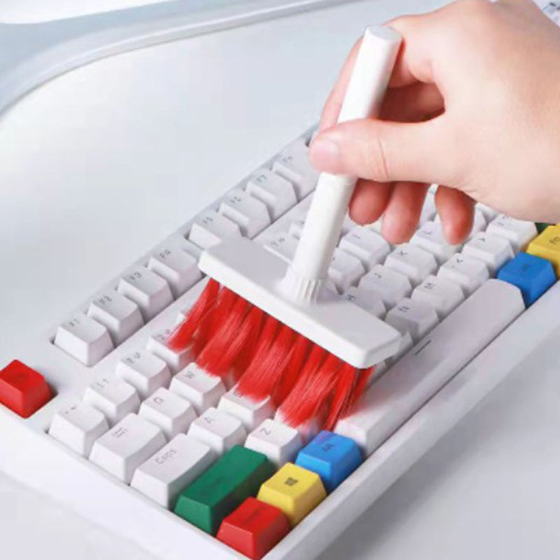 Najlonska četkica iz kompleta namenjena je čišćenju tastature.