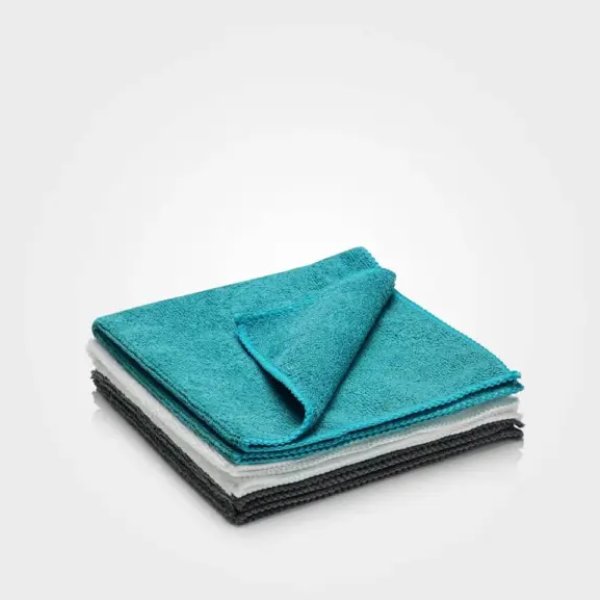 Na slici su prikazane dve mikrofiber krpe.