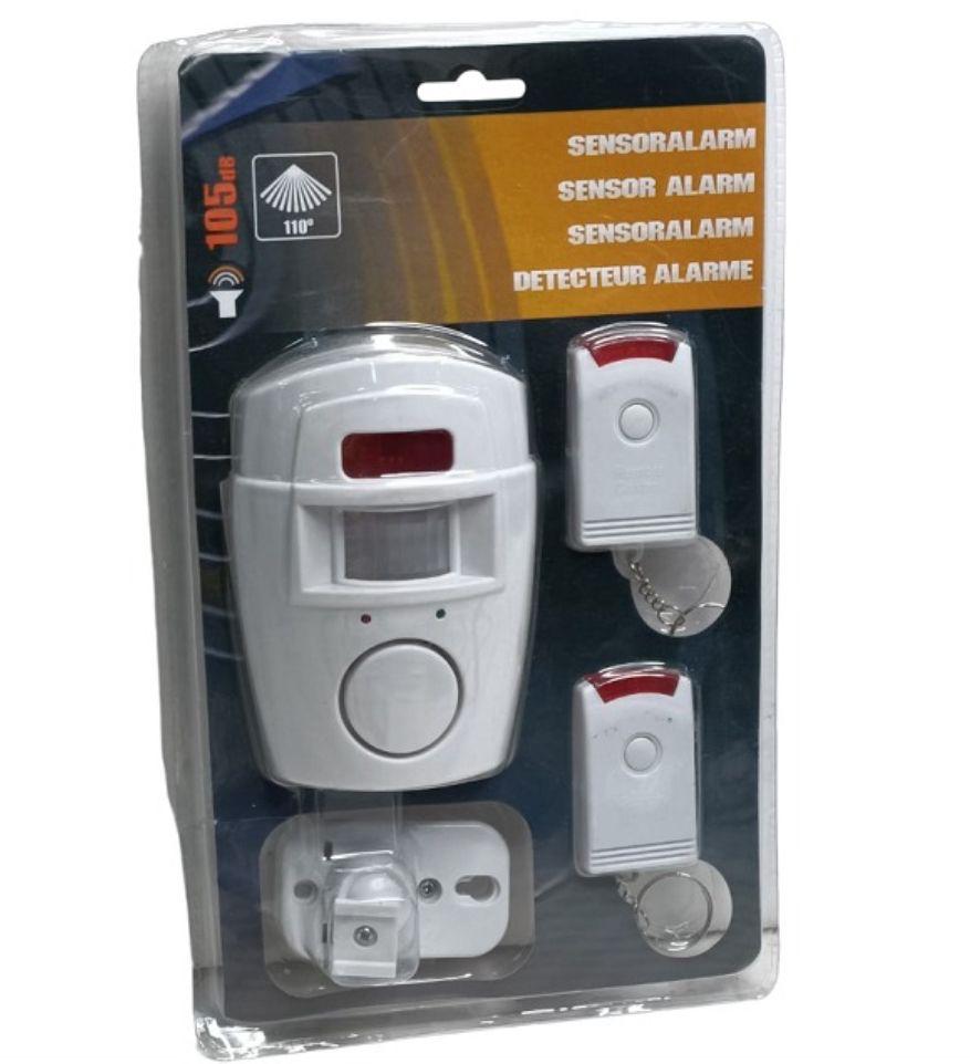 Prikazan je bežični mini alarm sa senzorom za upozorenje na pokret.
