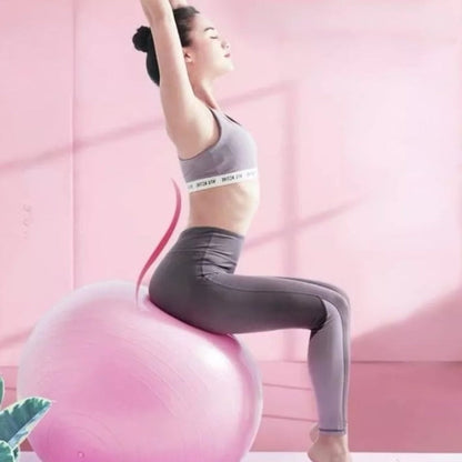 Na slici je pilates lopta PRODAVANI.