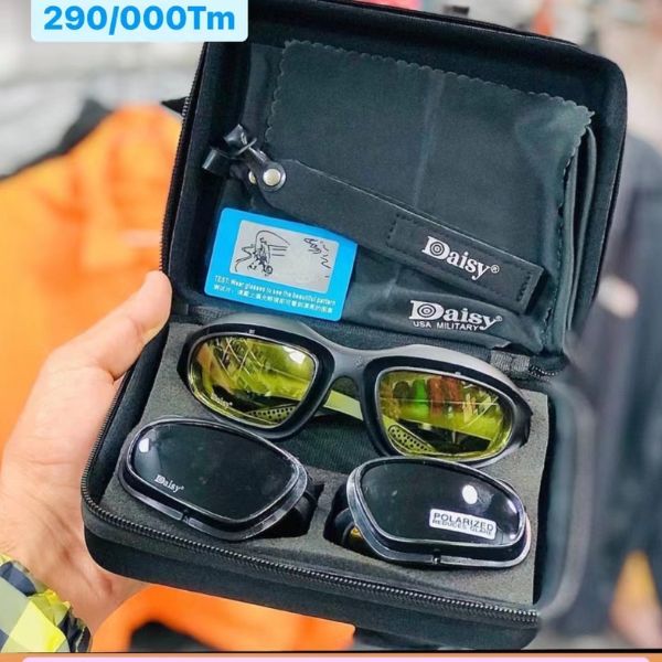 Naočare Daisy USA Military imaju UV400 zaštitu.