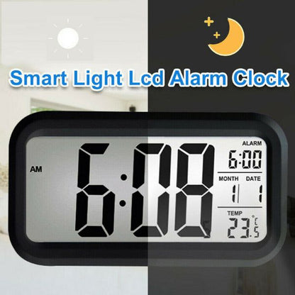 Budilnik sa dugmetom za odlaganje alarma i aktiviranje osvetljenja.