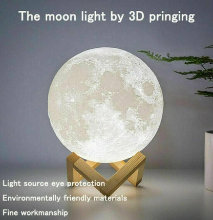 Prikazan je zaobljeni oblik lampe inspirisan mesecom.