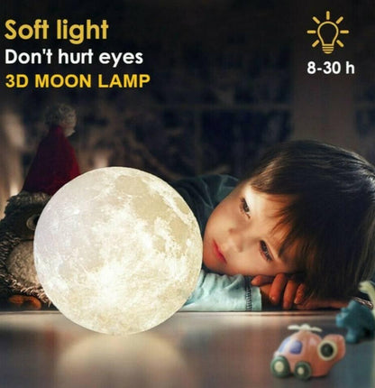 3D lampa u obliku meseca prikazana je kao svetlosni ukras.