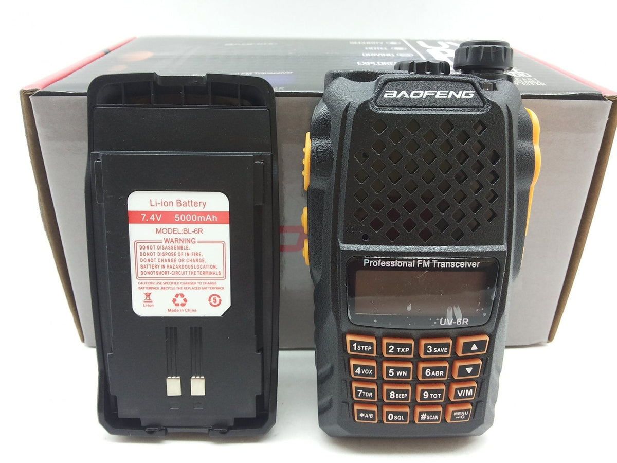 Radio-stanica UV-6R sa oznakom modela Baofeng.