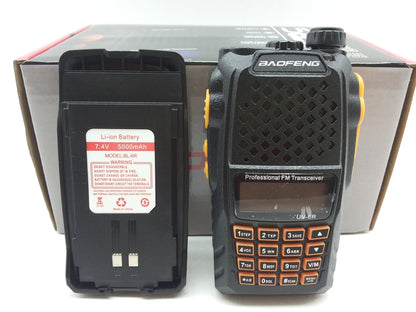Radio-stanica UV-6R sa oznakom modela Baofeng.