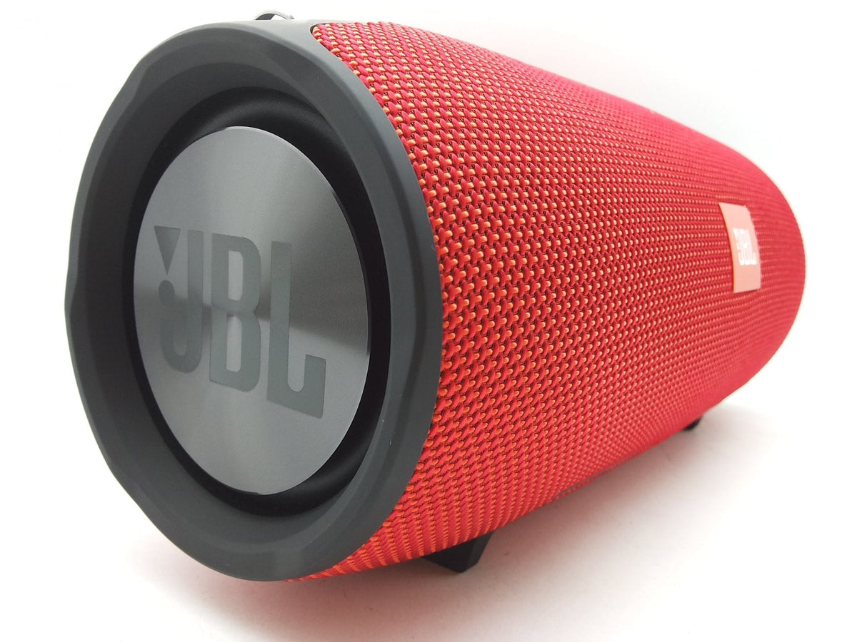Na slici je Xtreme zvučnik sa mogućnošću Bluetooth povezivanja.