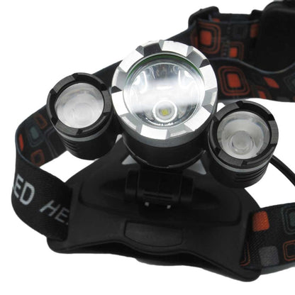 Tri svetlosne celine na prednjem delu naglavne LED lampe.