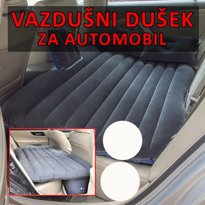 Dušek za odmor tokom putovanja automobilom.